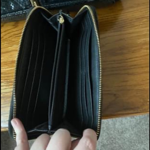 Authentic Michael Kors pockets book and large matching wallet - Picture 4 of 6